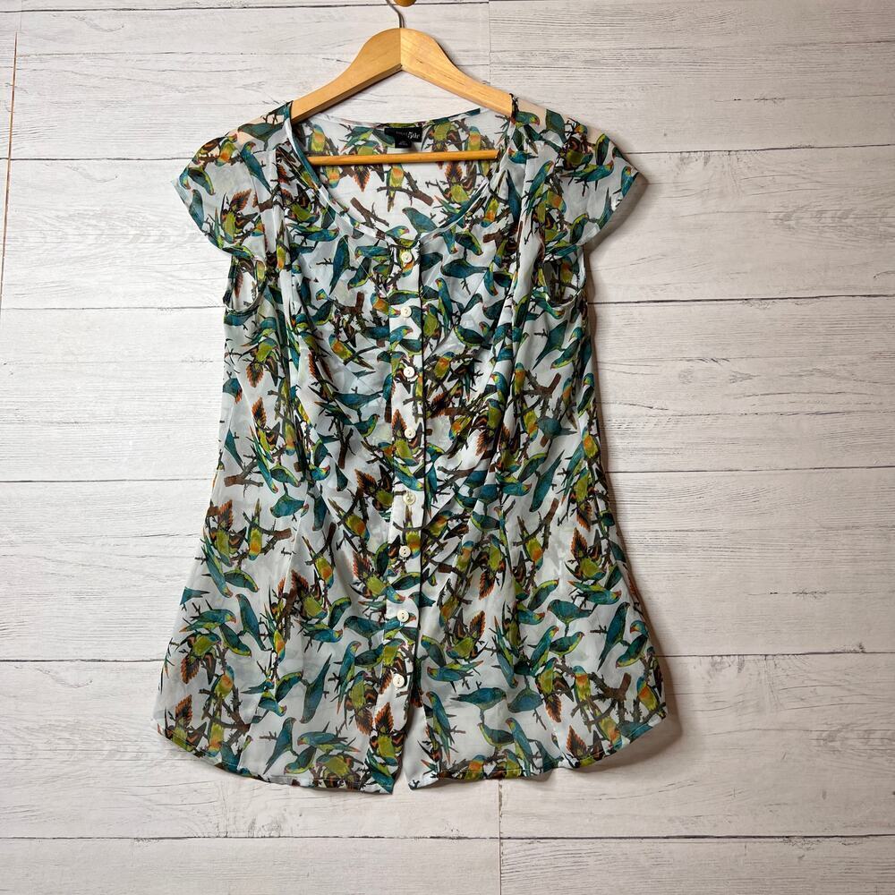East 5th Blouse Womens Size Medium Parrot Novelty Print Sheer Button Down